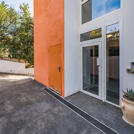 Dans Résidence Neuve - Terrasse Et Jardin * Cannes