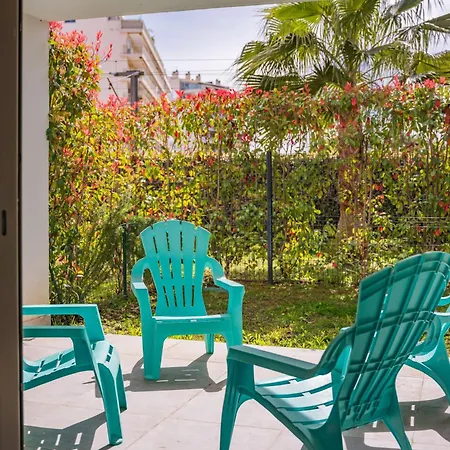 Dans Neuve - Terrasse Et Jardin